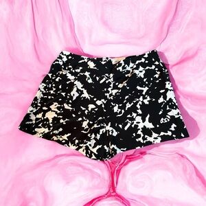 Stylish Black and White Soft Women's Shorts (XXL)